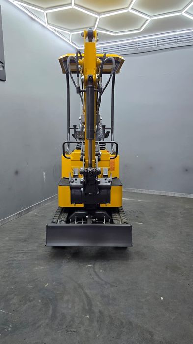 TANIA NOWA Koparka Berger Kraus BK900A disel diesel żółta FAKTURA