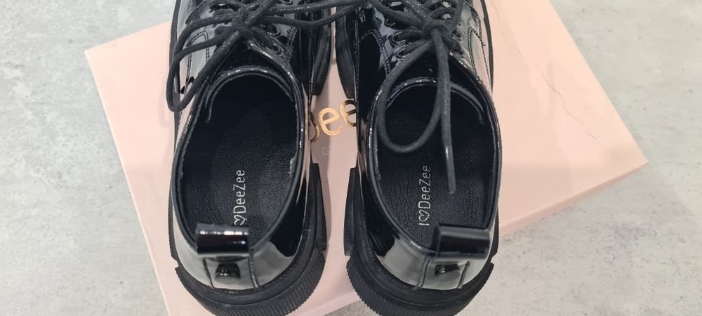 mokasyny lakierowane r. 33