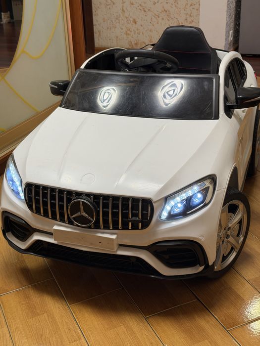 Дитячий електромобіль Mercedes AMG