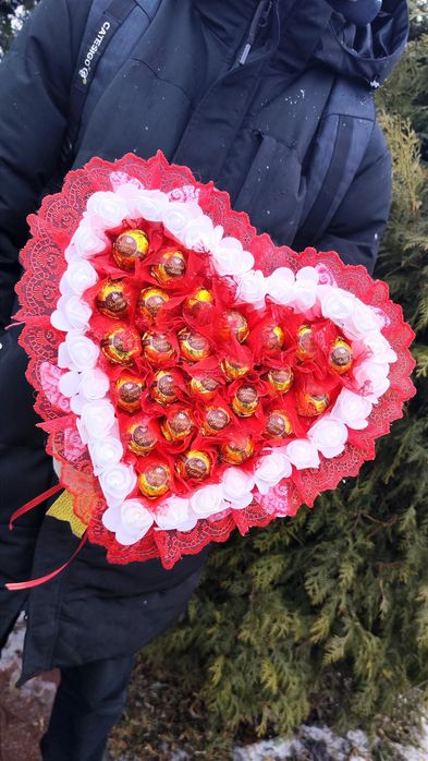 Букет з цукерок цукерками серце подарунок дівчині жінці из конфет