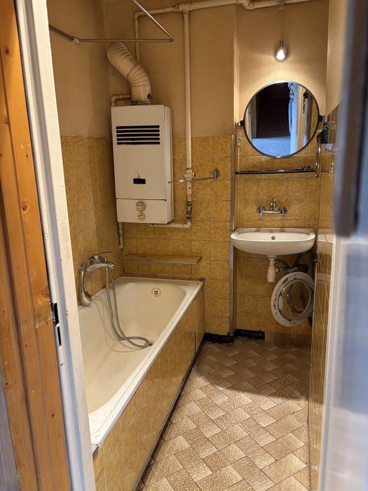 Mieszkanie na sprzedaż 3 pokoje, 1 piętro z balkonem w centrum