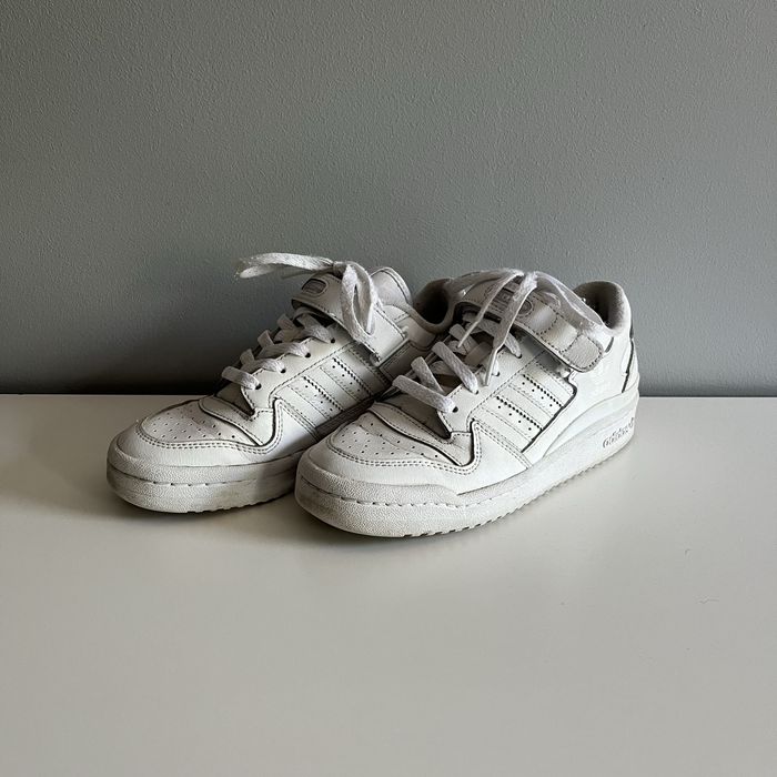 Białe buty Adidas Forum Low