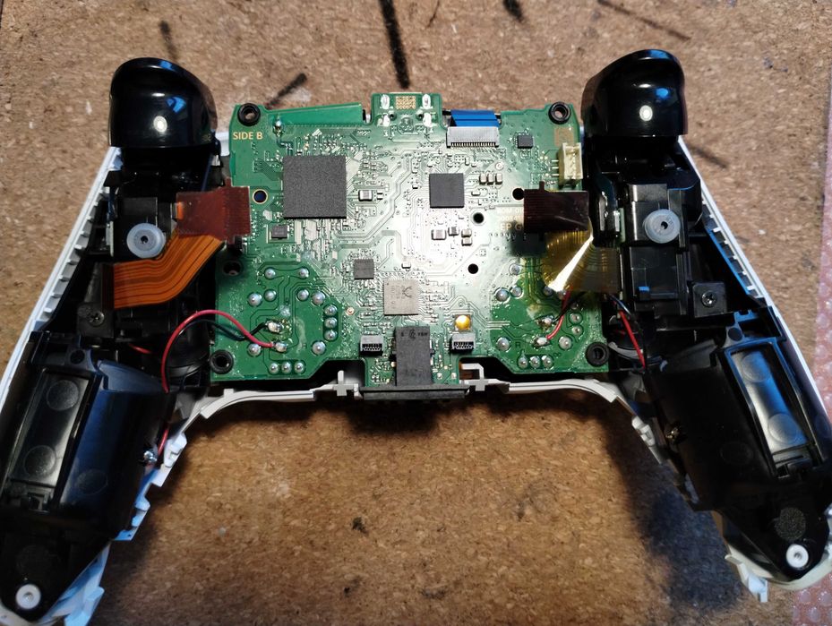 Naprawa padów PS4 / PS5 – analogi K-Silver + wymiana obudowy