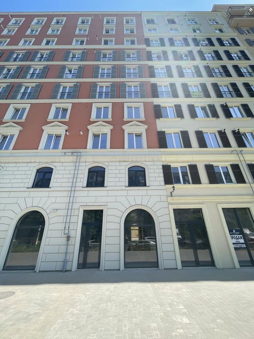 ФАСАДНОЕ помещение 102 метра в ЖК Виа Рома! Свой вход, два уровня!