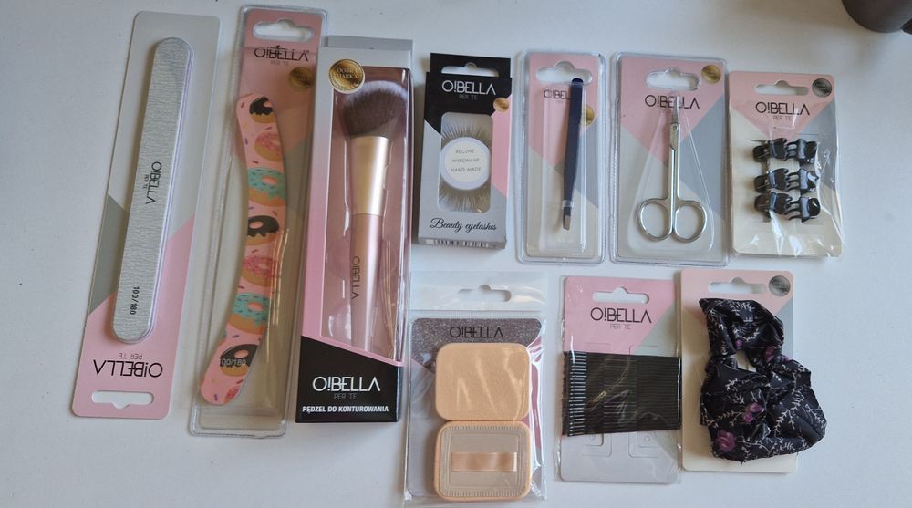 Nowy zestaw akcesoriów kosmetycznych / beauty sztuczne rzęsy, pęseta, pędzel