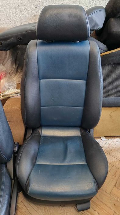 Bancos VW Golf IV desportivos preto/azul em pele/napa