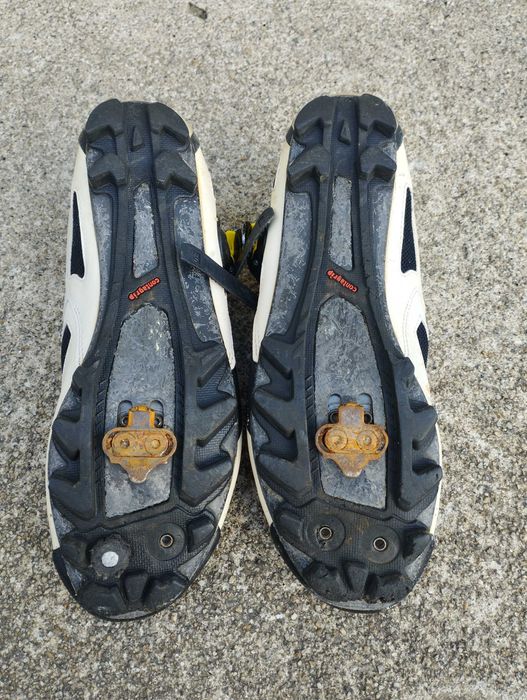 Sapatos de ciclismo Mavic brancos com detalhes pretos e amarelos