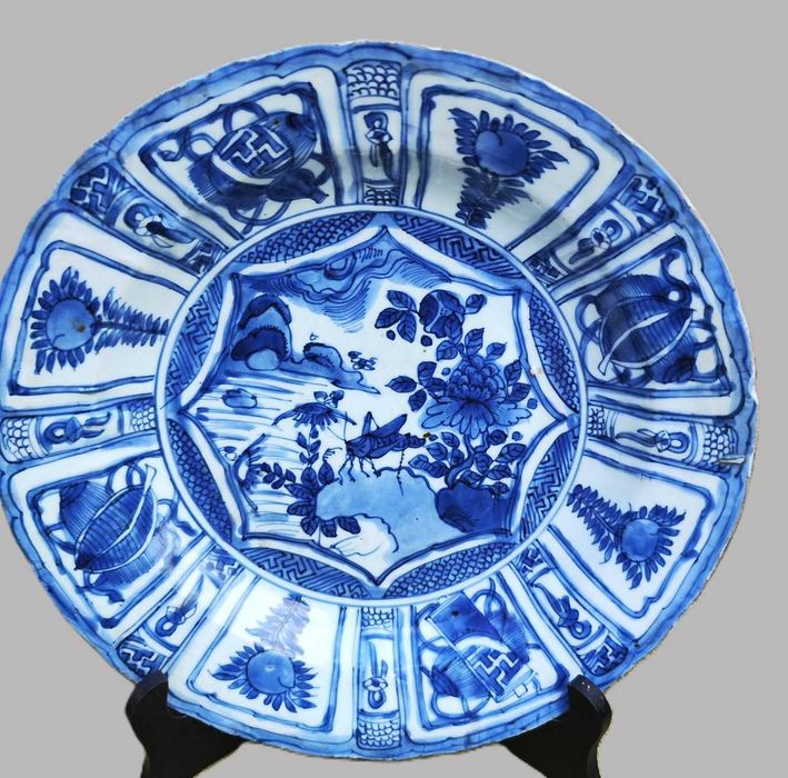 Prato em porcelana chinesa,
Século XVII (Período Ming Wanli).