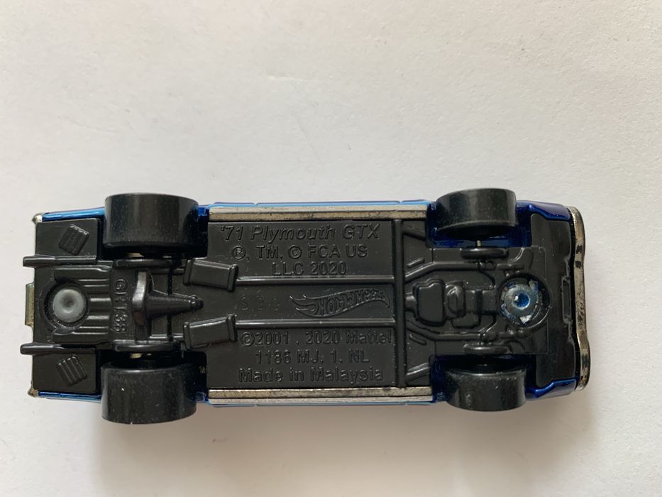 Hot Wheels '71 Plymouth GTX - серия Muscle Mania