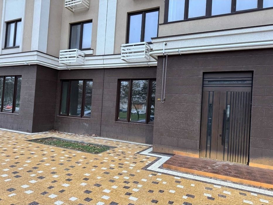 Аренда нового,фасадного помещения по Садовой 105м 60000грн