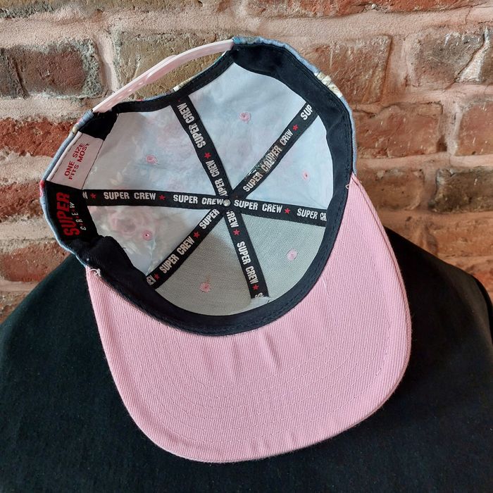 Czapka typu snapback w kwiaty