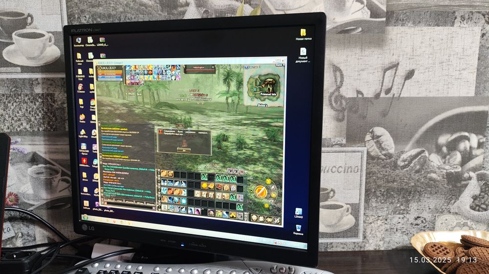 Настольный ПК компьютер + монитор.