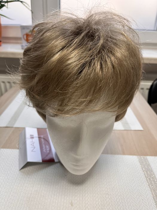 Peruka ciemny blond nowa