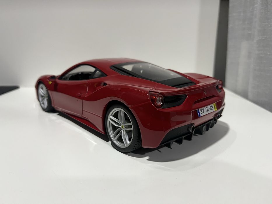 Ferrari 488GTB 1:18 ( Descriçao)