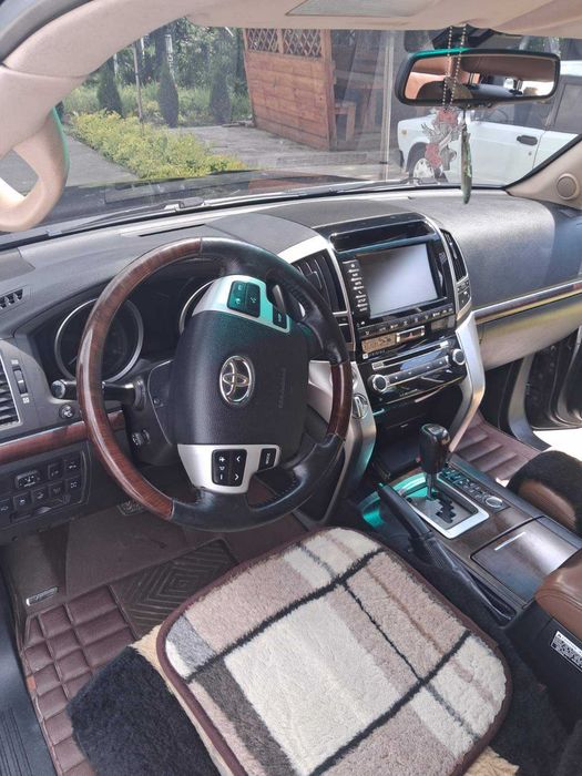 Toyota Land Cruiser комплектації Brownstone