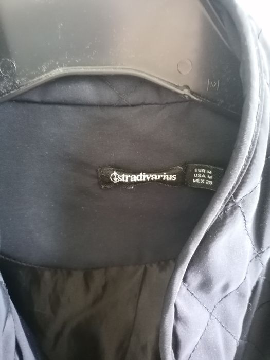 Kurtka pikowana damska Stradivarius granatowa taliowana