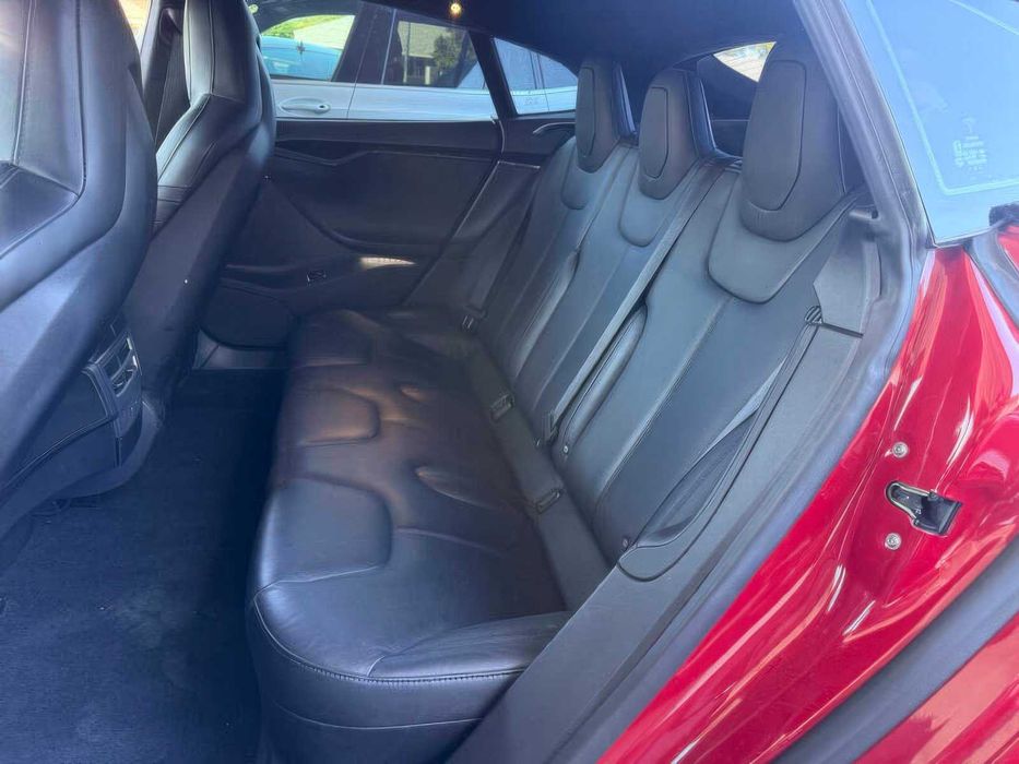 Tesla Model S      2016