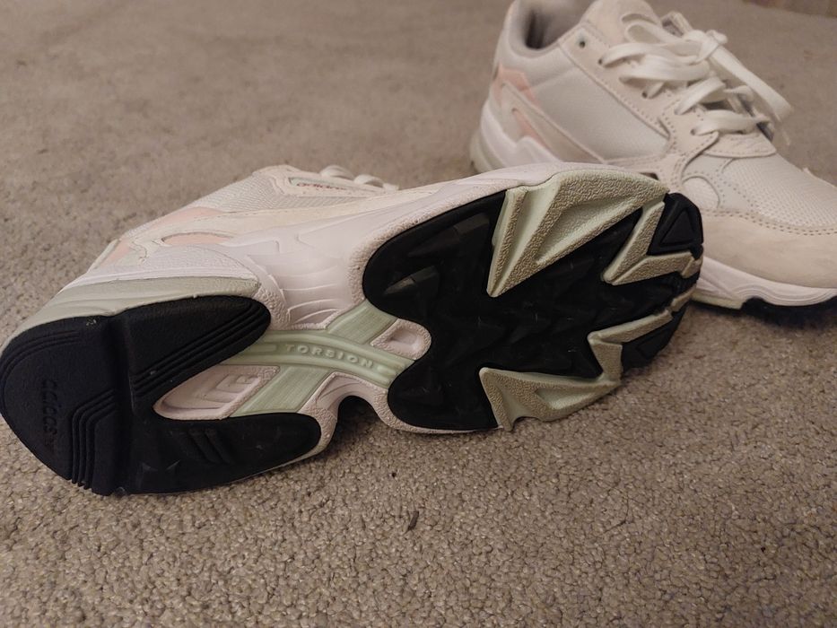 Tenis Adidas Falcon