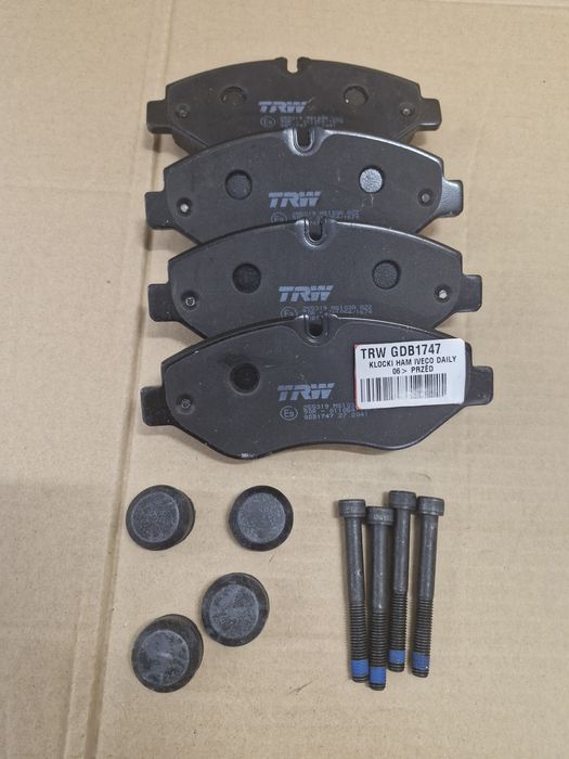 Iveco Deily. Hamulce przód. Nowe klocki. Iveco