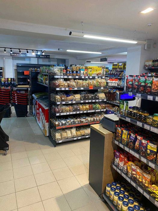 Стелажі для торгівлі, стелажі в склад, каси, холодильники.