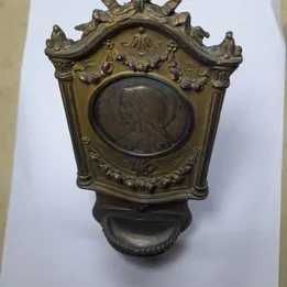 Artigo religioso - Pia de agua benta N. Senhora