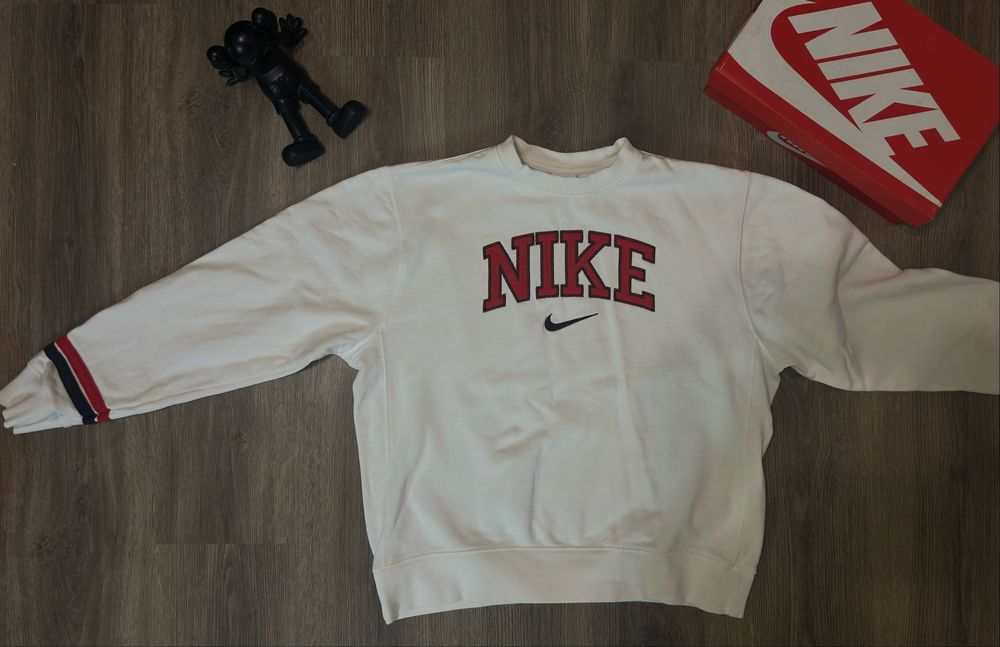 світшот Nikе.