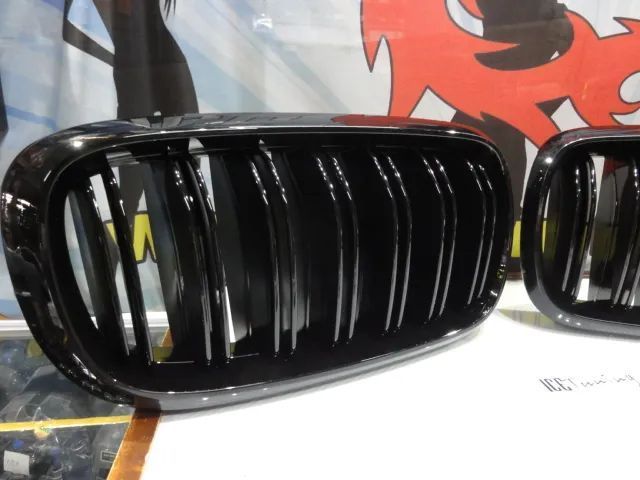 Grelha frontal em preto piano brilhante para BMW X5 F15, X6 F16 2013-2018 M4 look / dupla lâmina em Plastico ABS