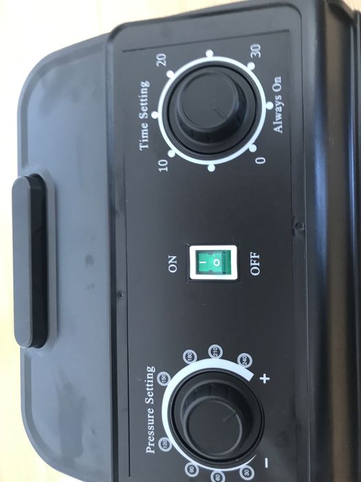 Máquina de pressoterapia nova na caixa.