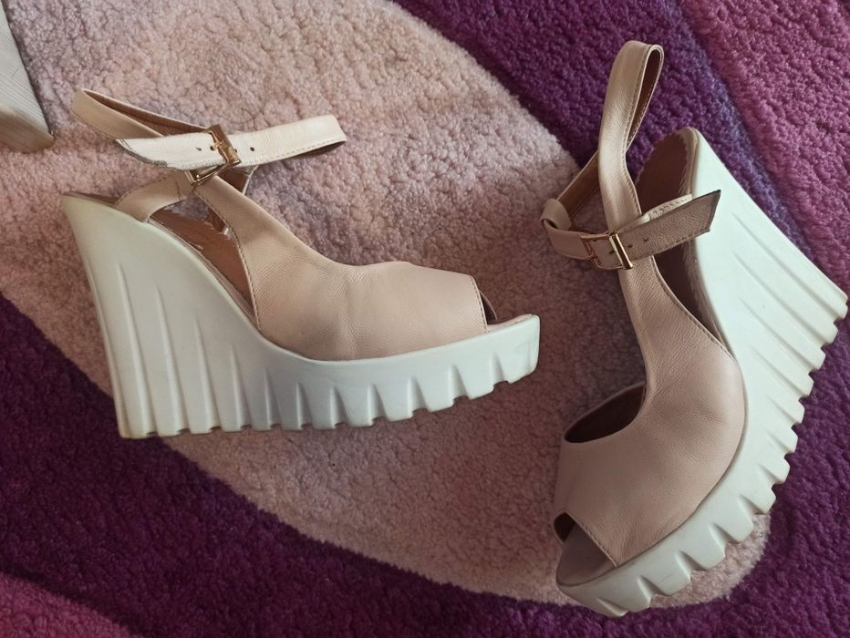 Продам босоножки