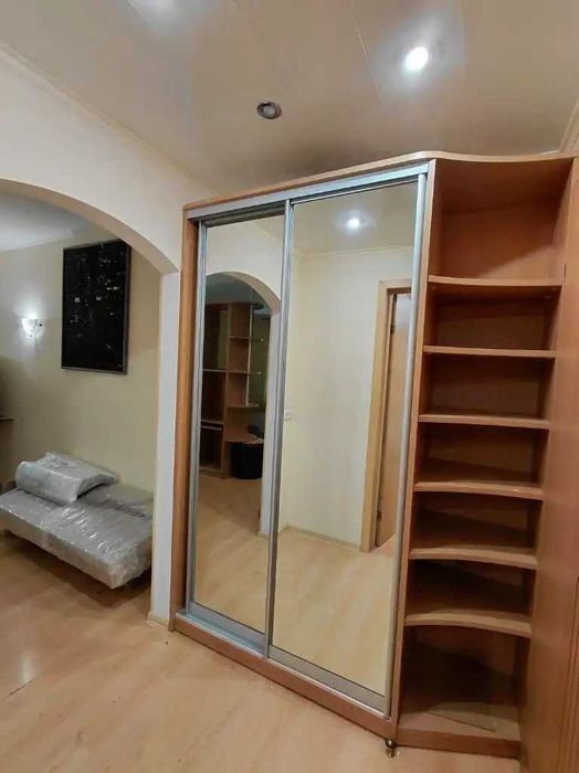 Продаж 1 кімнатної квартири на пр. О.Поля, низ.