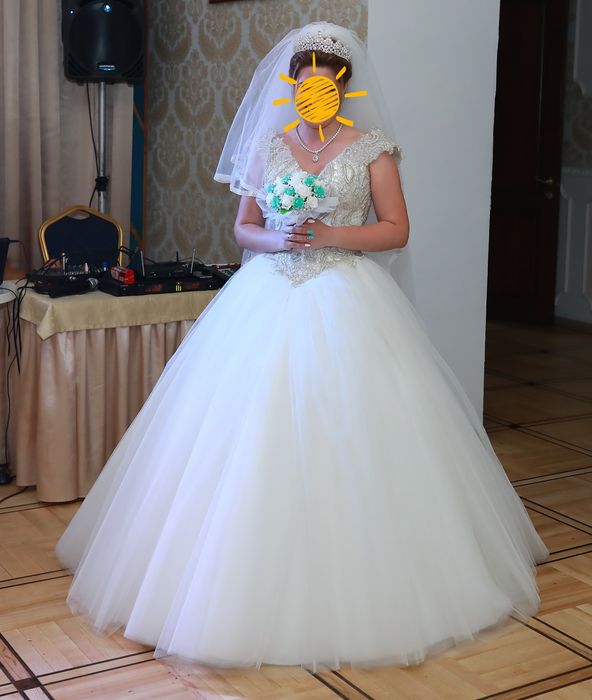 Весільна сукня шикарна,пишна,вишита бісером