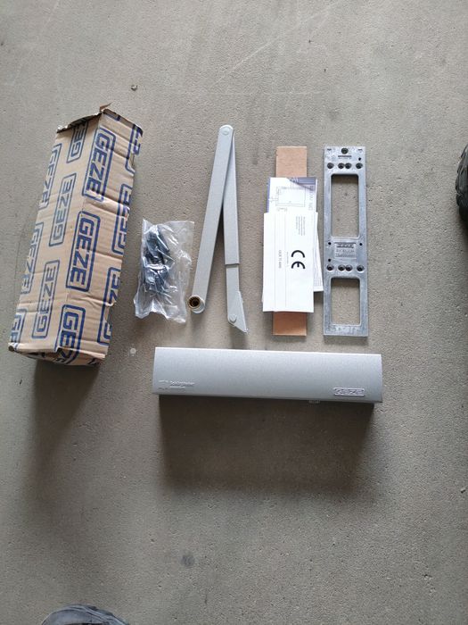 Nowy Samozamykacz do drzwi GEZE TS 4000