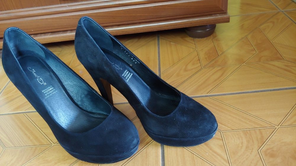 Czarne szpilki skórzane Janet D.