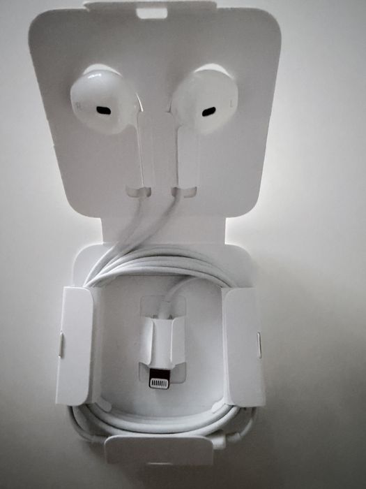 Оригинальные Apple EarPods Lightning для iPhone