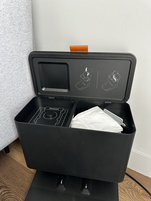 Robot sprzątający iRobot Roomba J7+ Stacja oczyszczająca