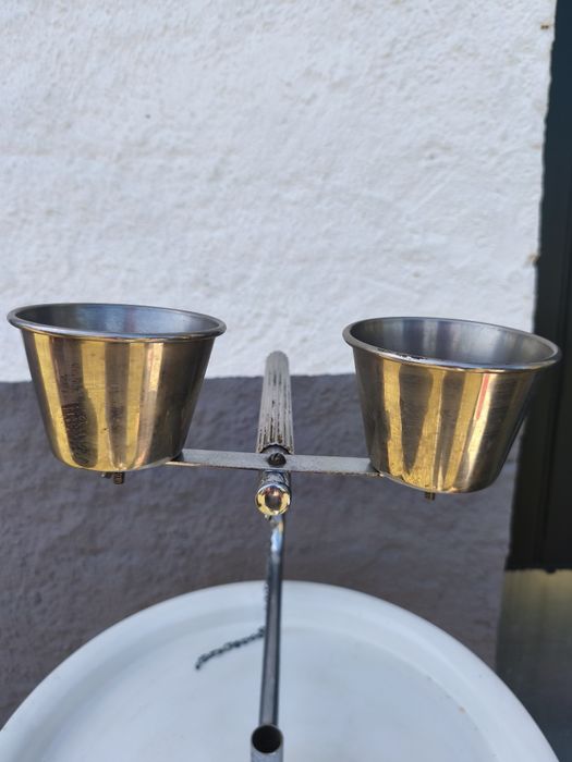 Poleiro Playground para Papagaios/Aves com Comedouros Inox
Preço: [Ins