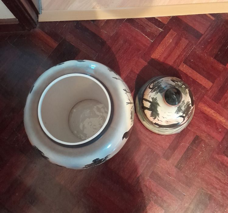 Jarro em cerâmica usado