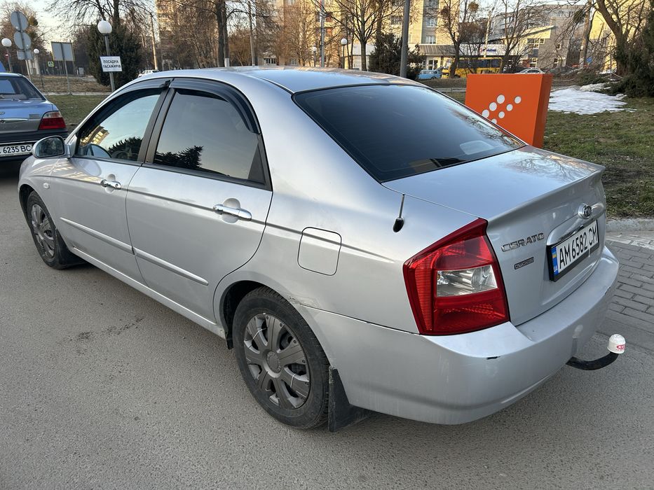 Кіа       cerato