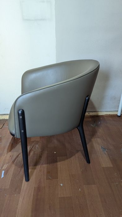 Cadeirão em pele natural