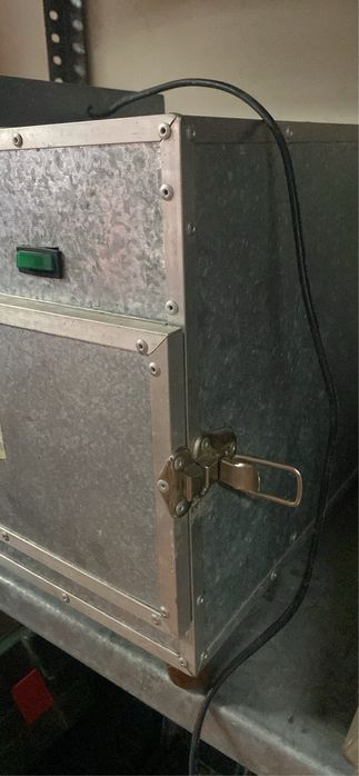 Chocadeira com controlo de temperatura e viragem automática