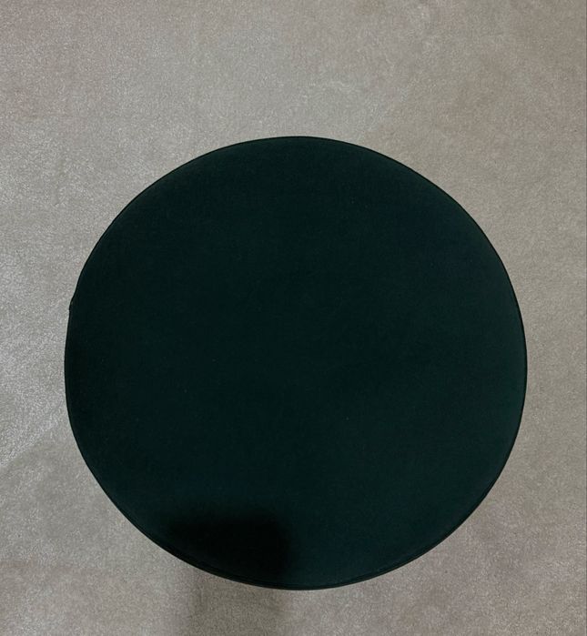 Puff pequeno verde escuro