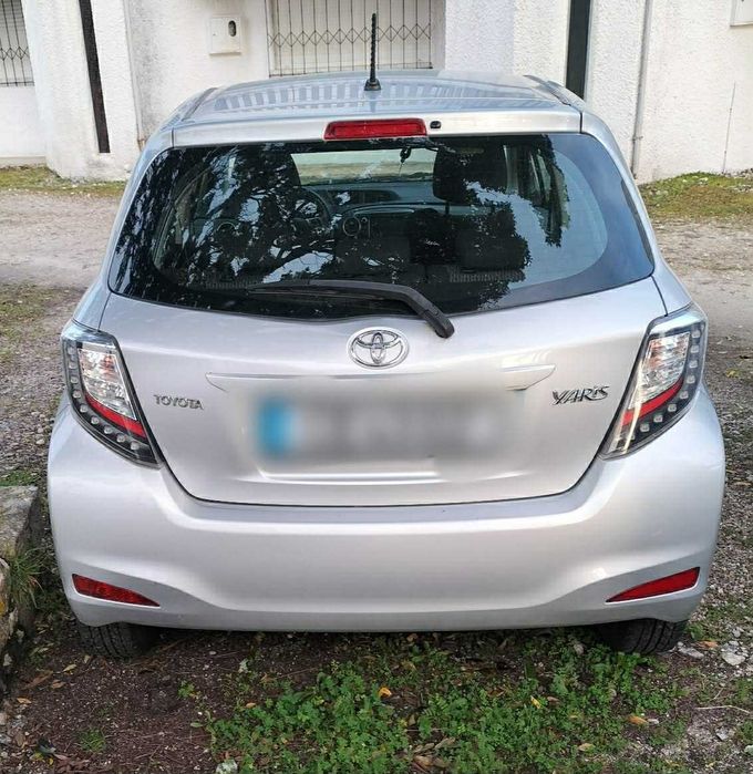 Toyota Yaris 2014 em bom estado