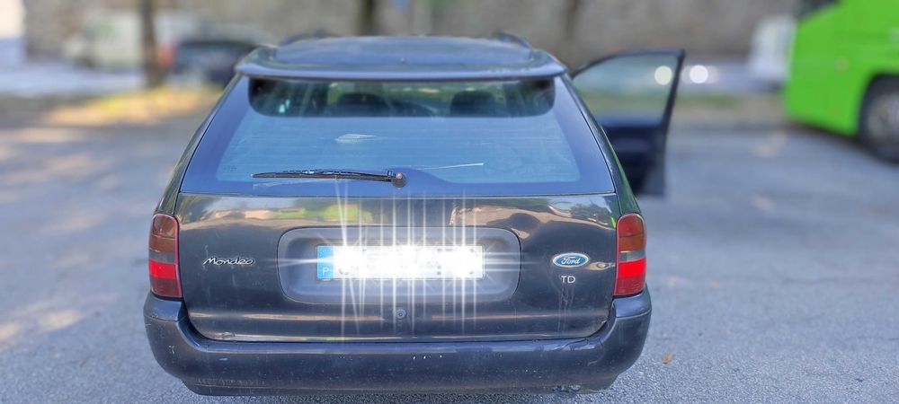Carrinha a diesel Ford Mondeo 1.8 (BNP) c/ tecto de abrir - 1150€