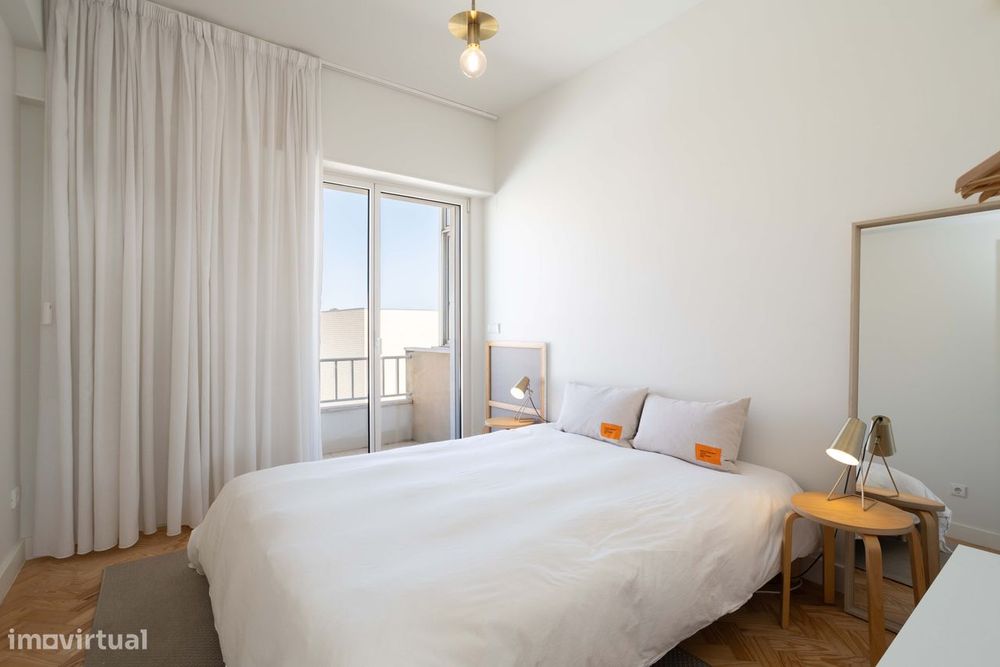 T2 Remodelado por Arquiteto na Ajuda, Mobilado, com Vista Rio e Varand