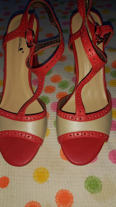 Босоножки кожаные.