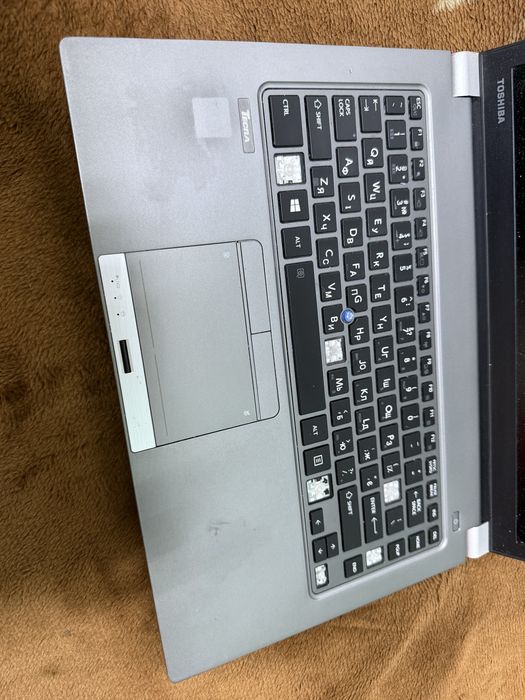 Toshiba Tecra С40 i5-6300/8GB/SSD 240/HD Graphics 520/Full HD/нет клав