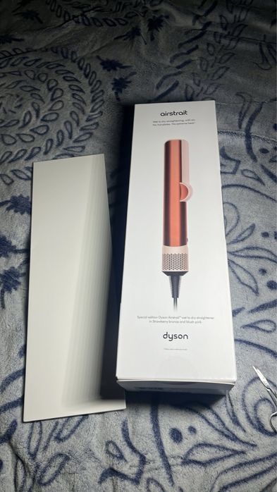 Dyson airstrait HT01