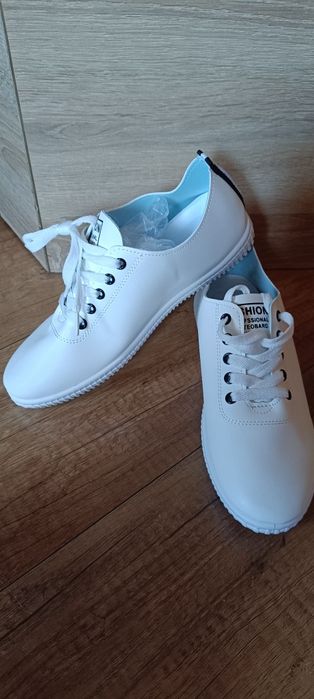 Nowe trampki damskie