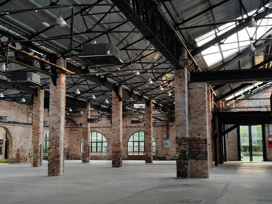 Renowacja, naprawa i szlifowanie - Stara posadzka przemysłowa jak nowa