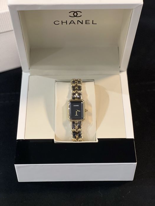 Жіночий годинник Chanel